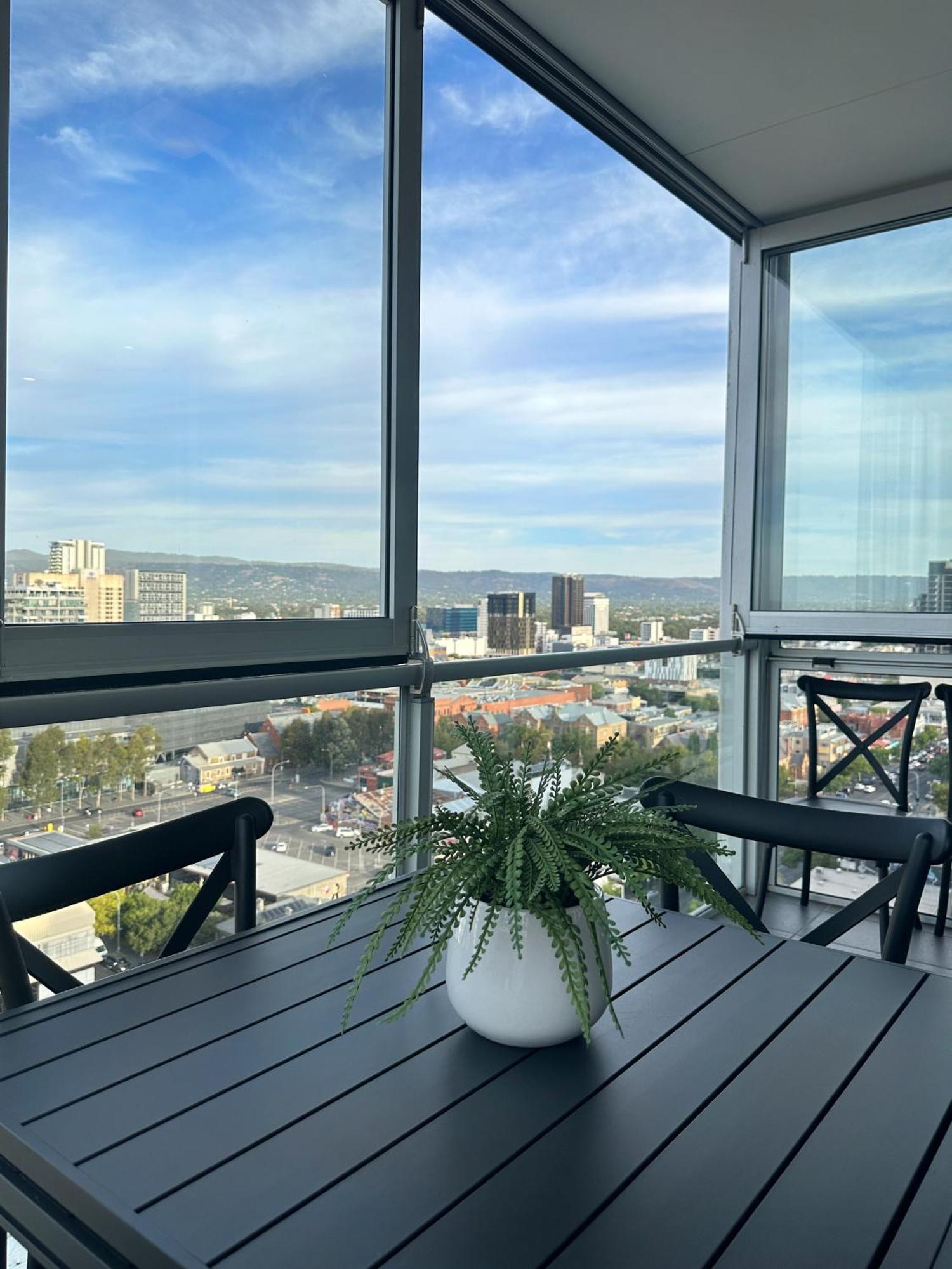 Penthouse View Apartment Luxury Cbd Penthouse Sleeps 6 Balcony Spa Access แอดิเลด ภายนอก รูปภาพ