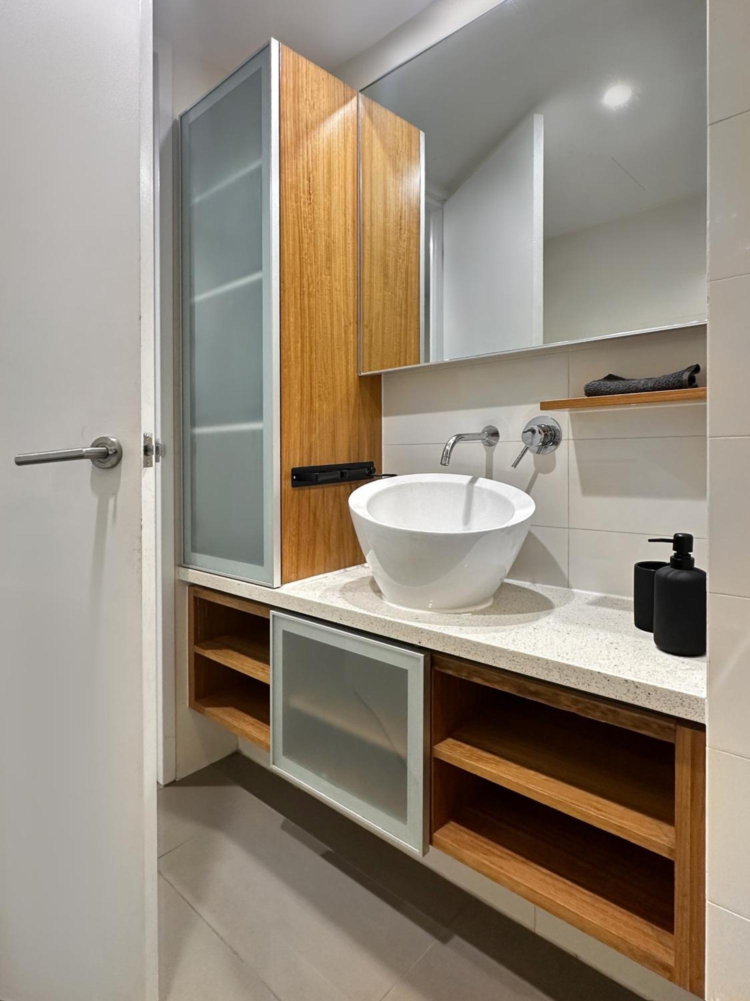 Penthouse View Apartment Luxury Cbd Penthouse Sleeps 6 Balcony Spa Access แอดิเลด ภายนอก รูปภาพ